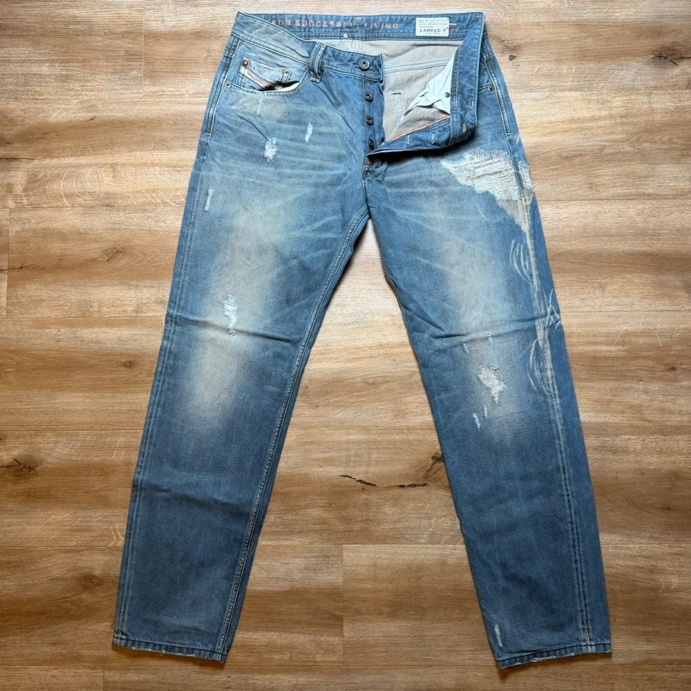 Diesel Larkee-T Jeans Mens 33x32 Blue Tapered Leg Distressed Made in Italy 0068Z